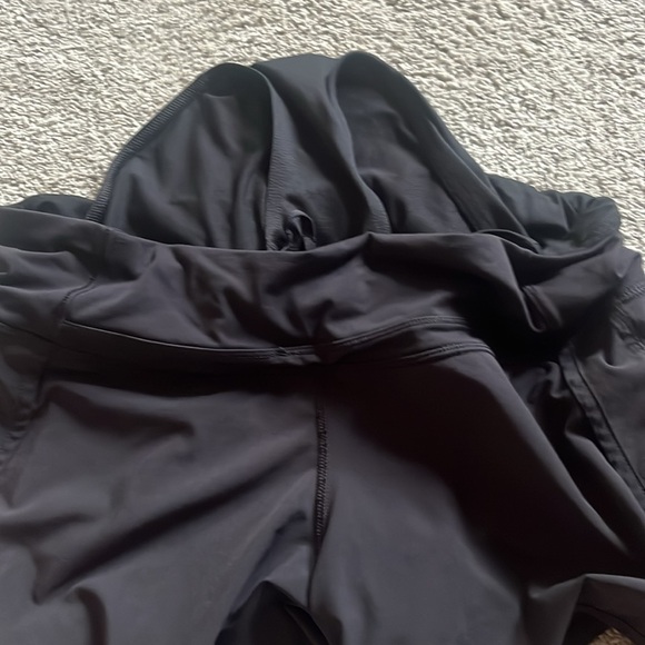 speed up size 6 black lululemon shorts - Picture 4 of 4